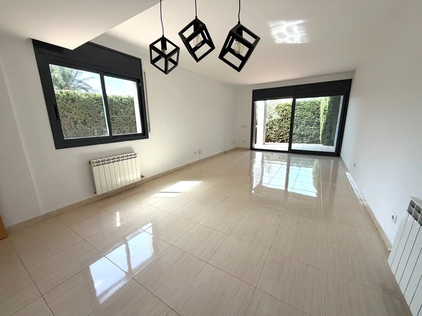 Sala d'estar de Casa adosada en venda en Cambrils amb Aire condicionat, Calefacció i Jardí privat