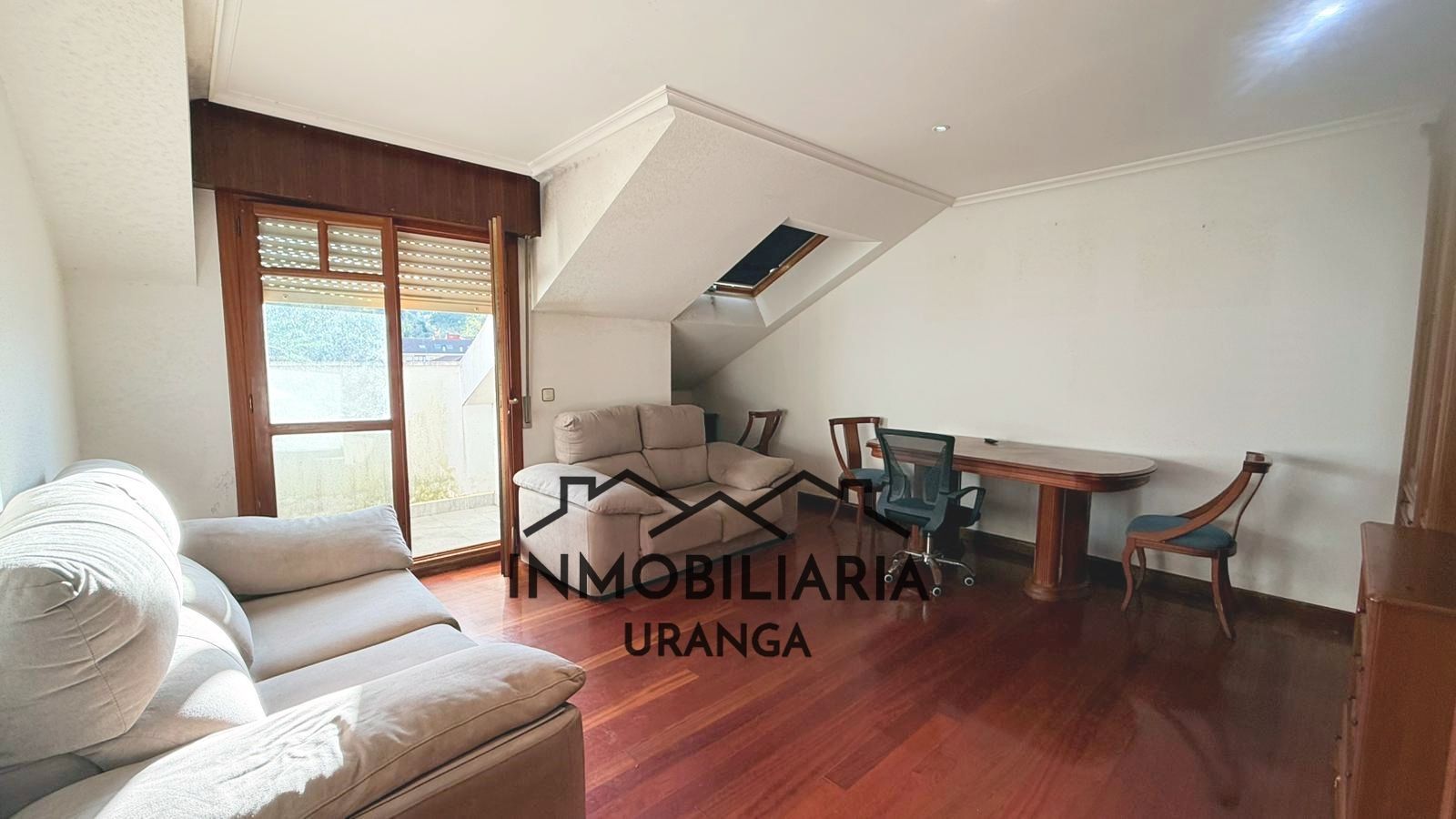 Sala d'estar de Pis en venda en Ampuero amb Calefacció