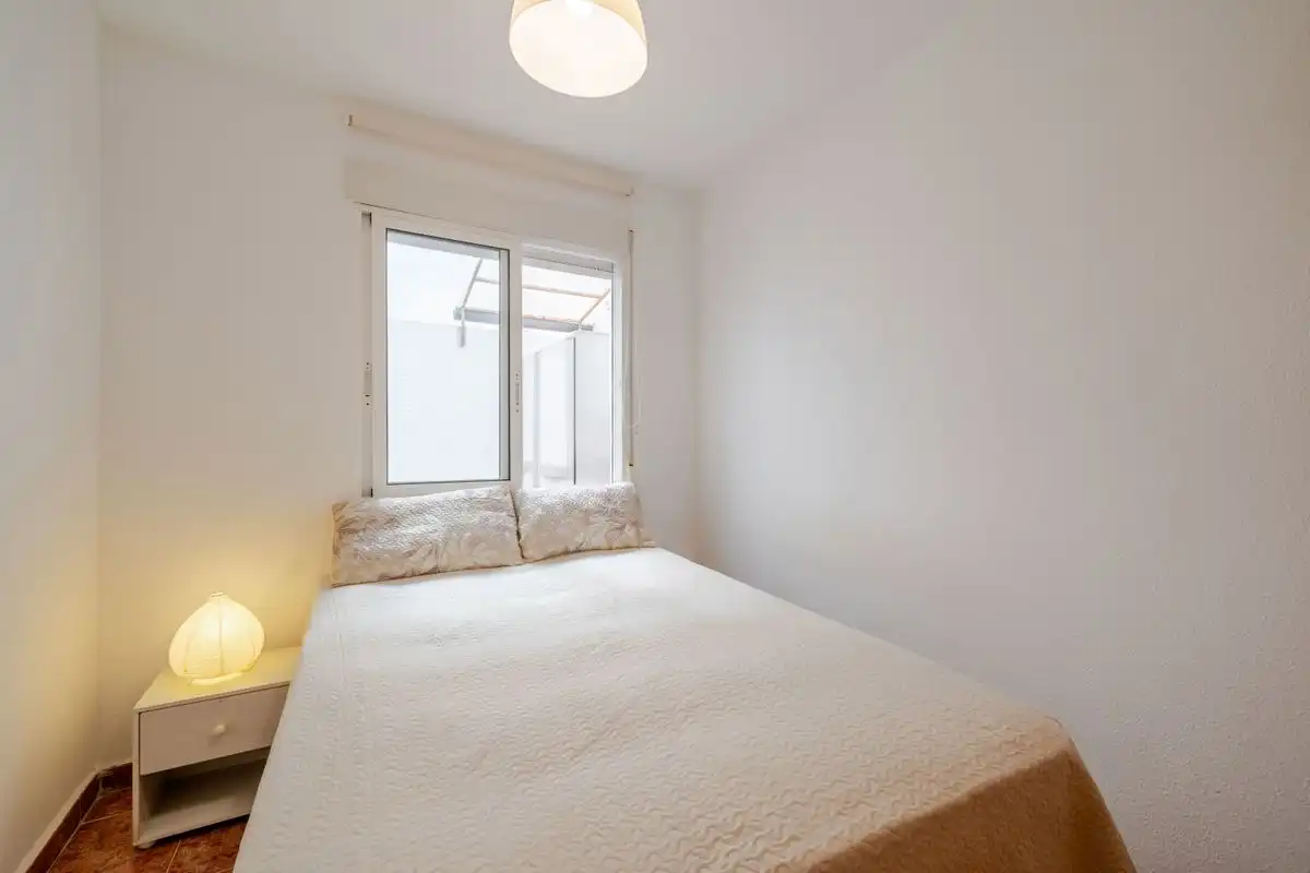 Schlafzimmer von Erdgeschoss zum Verkauf in Santa Pola mit Heizung, Privatgarten und Terrasse