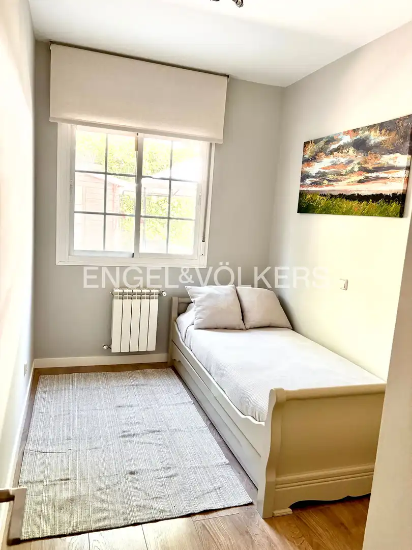 Habitación de Apartamento en venta en Las Rozas de Madrid con Aire acondicionado, Calefacción y Jardín privado