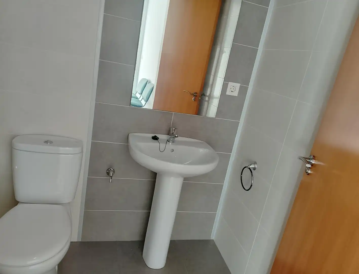 Baño de Local de alquiler en Armilla con Aire acondicionado