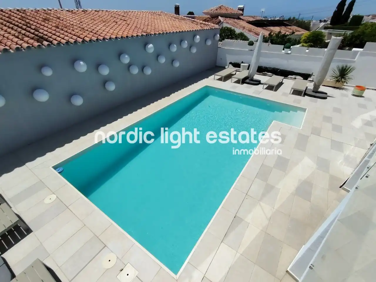 Vista exterior de Casa o chalet en venta en Nerja con Terraza y Piscina