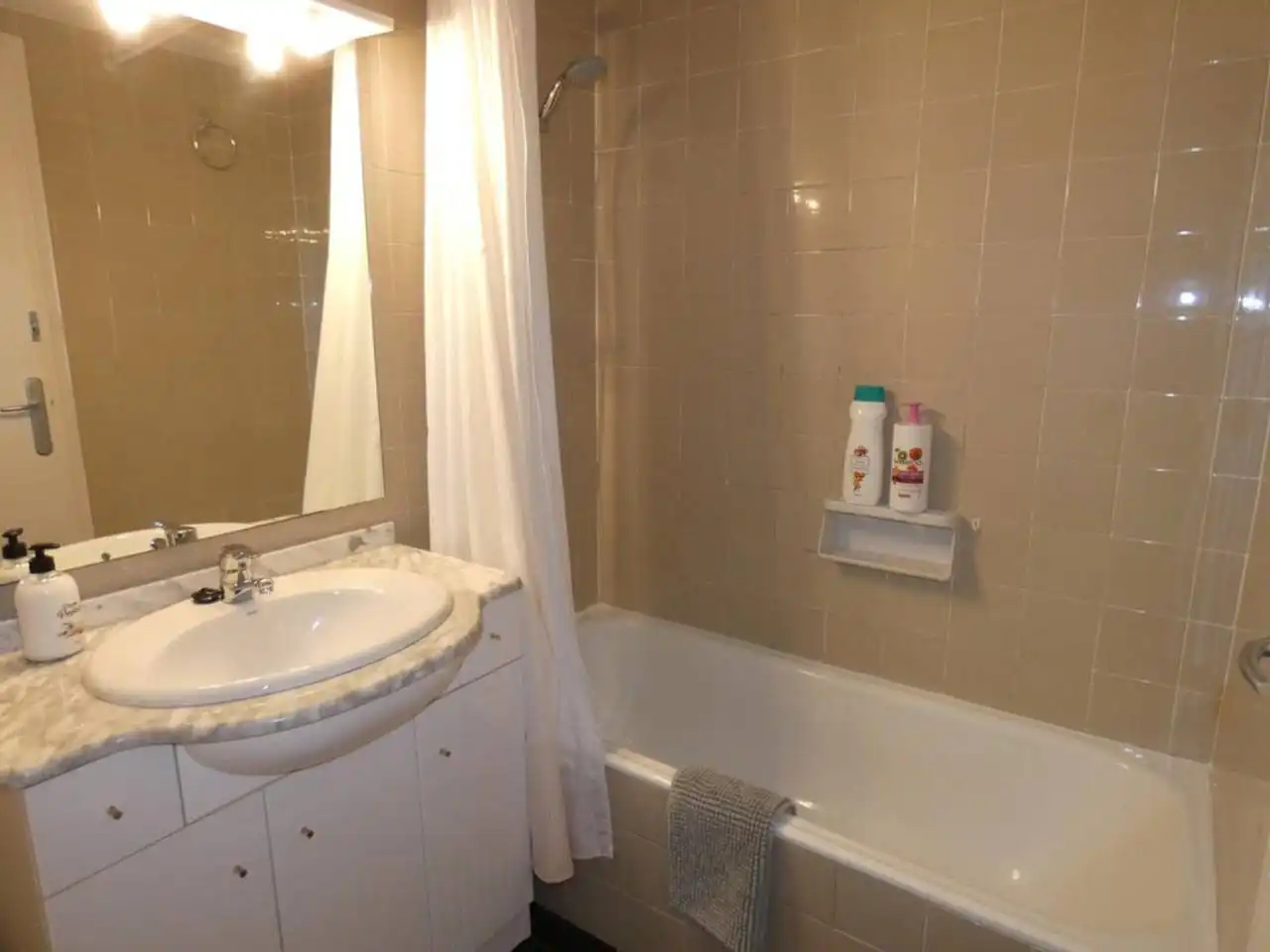 Bathroom of Flat for sale in Sant Feliu de Guíxols  with Terrace and Community pool