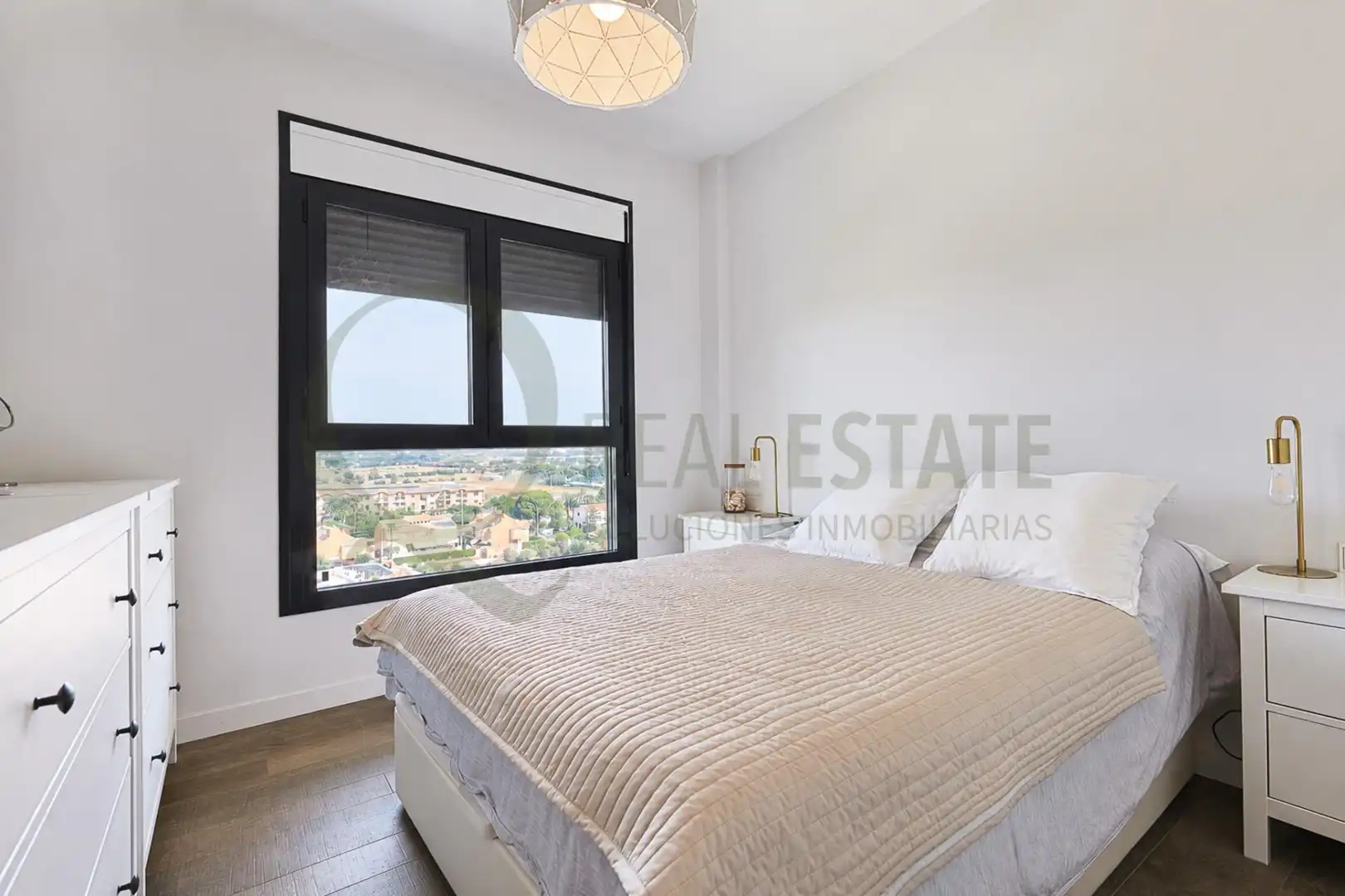 Habitación de Ático en venta en Alicante / Alacant con Aire acondicionado, Calefacción y Jardín privado