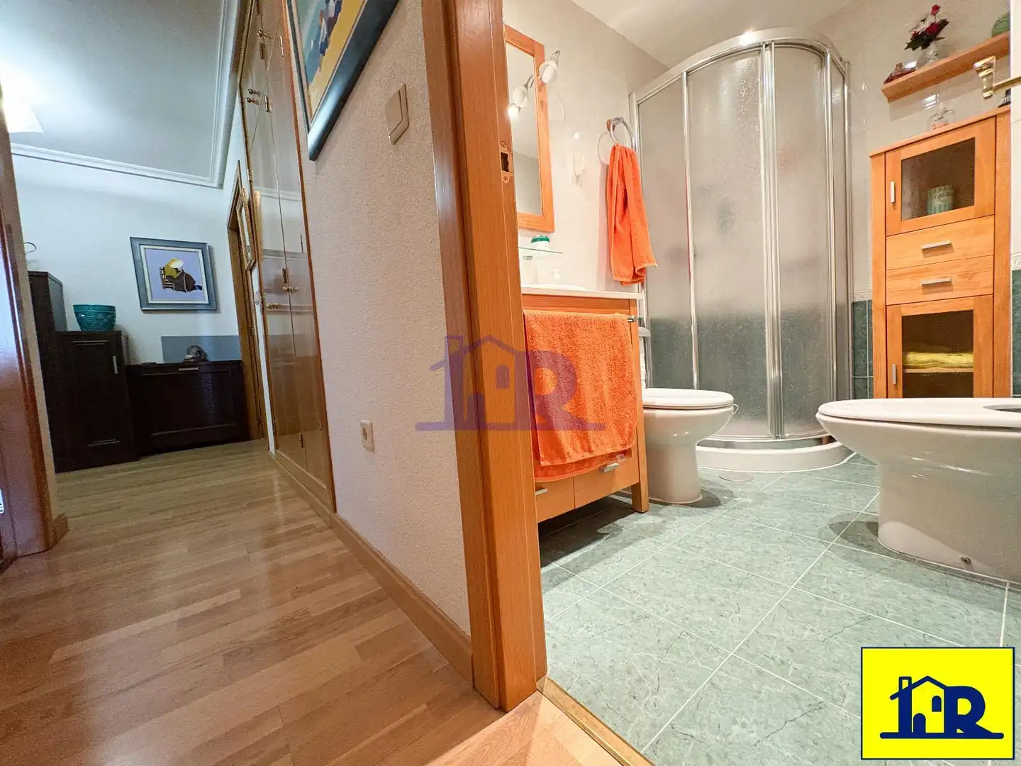 Baño de Piso en venta en Cuenca con Calefacción, Trastero y Piscina