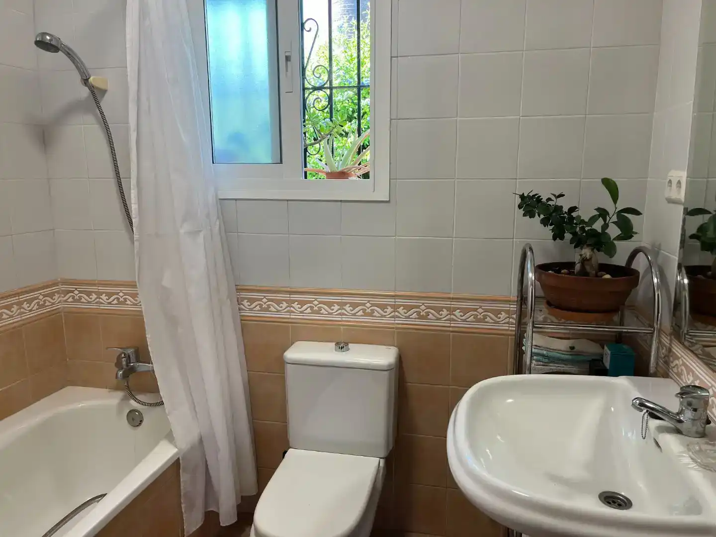 Bany de Casa o xalet en venda en Marbella amb Aire condicionat i Piscina