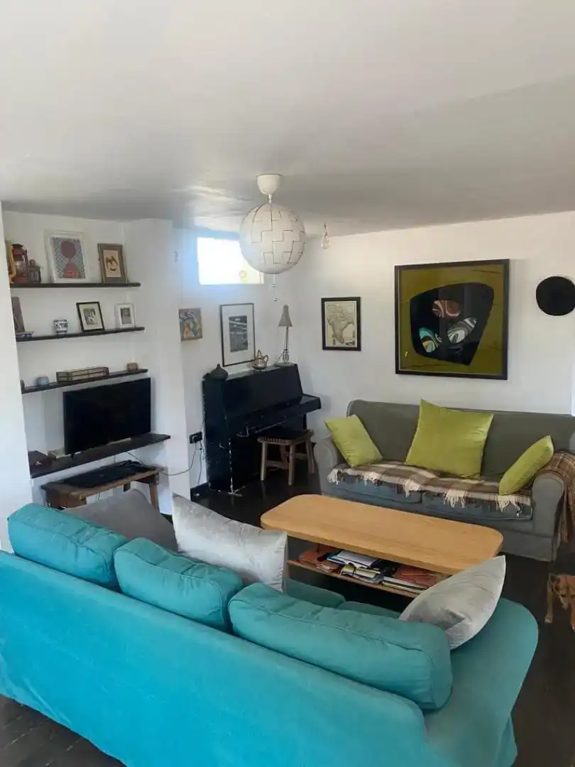 Sala d'estar de Finca rústica en venda en Cortes de la Frontera amb Jardí privat, Forn i Rentadora