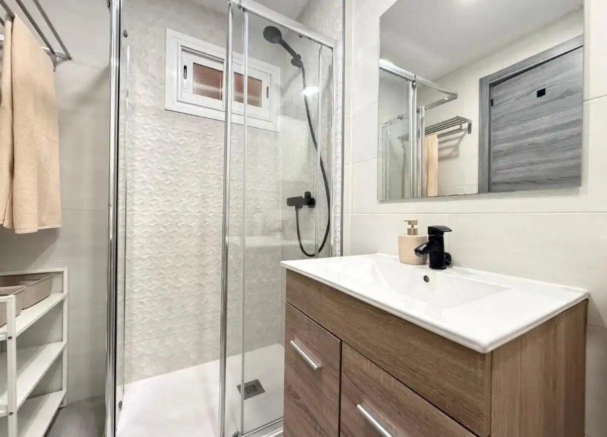 Bathroom of Flat for rent in Parque de la Paloma