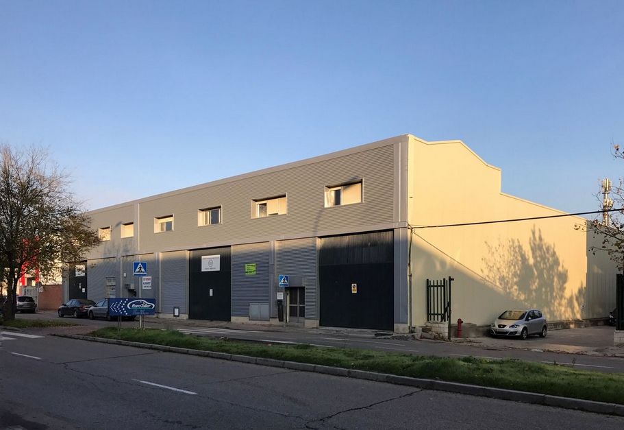 Vista exterior de Nau industrial en venda en  Madrid Capital amb Calefacció i Alarma