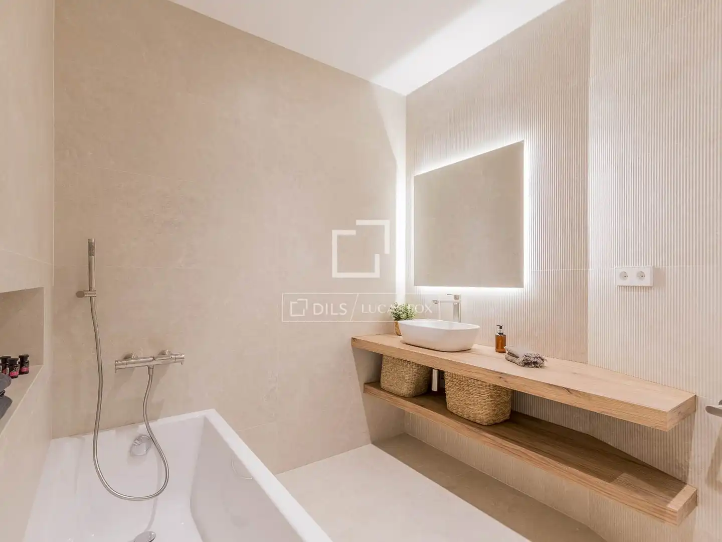 Baño de Piso en venta en Barcelona con Aire acondicionado, Calefacción y Terraza