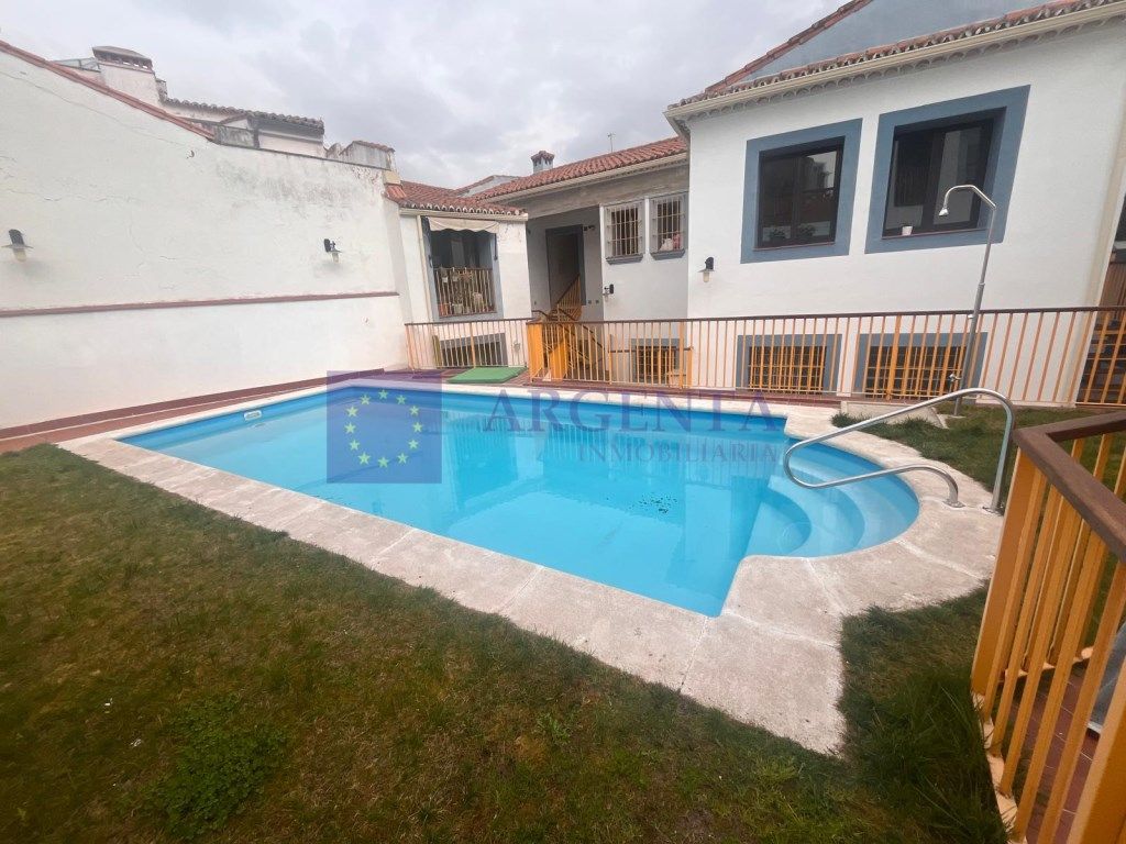 Swimming pool of Flat for rent in Cáceres Capital
