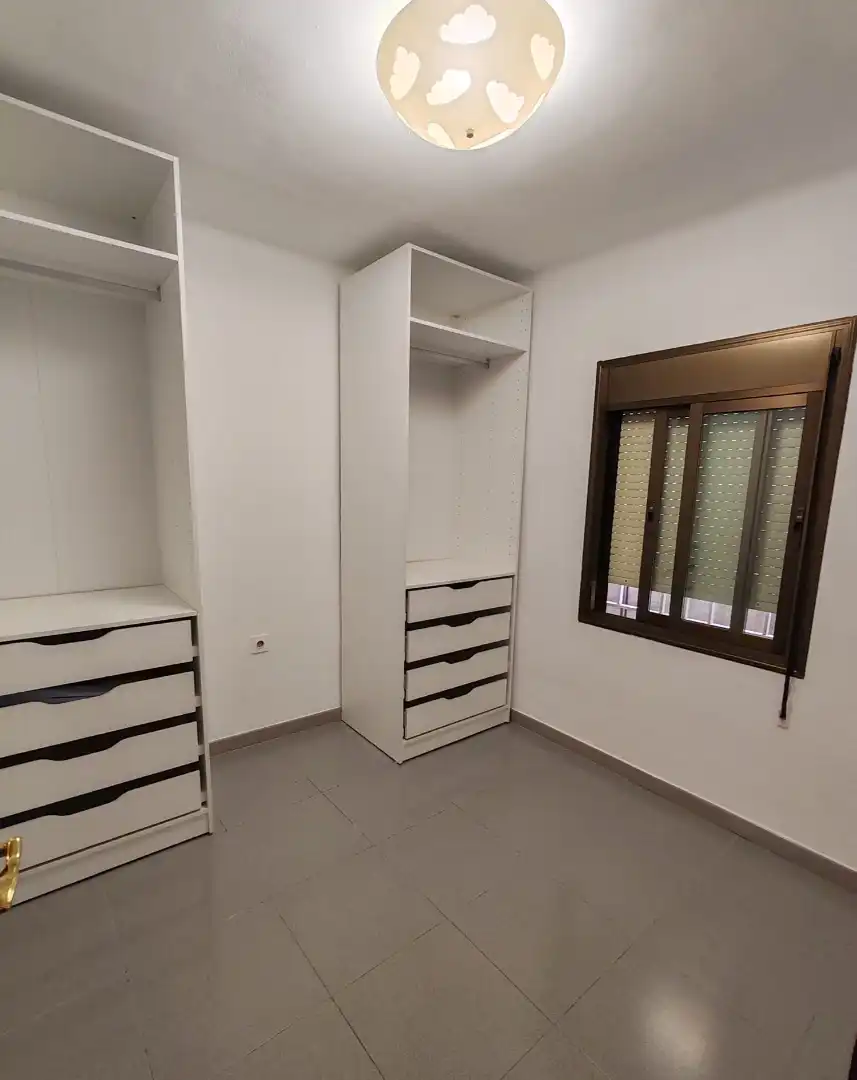 Habitación de Piso de alquiler en Badalona con Calefacción, Horno y Balcón