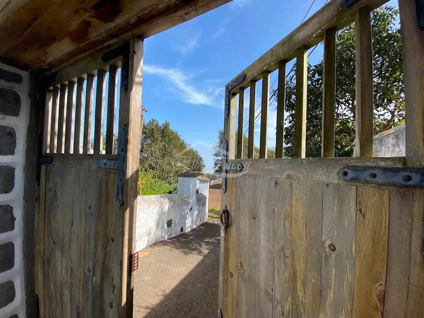 Vista exterior de Casa o xalet en venda en El Tanque amb Jardí privat, Terrassa i Traster