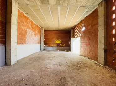 Local comercial en venda a Los Peñascos - El Salero - Los Imbernones