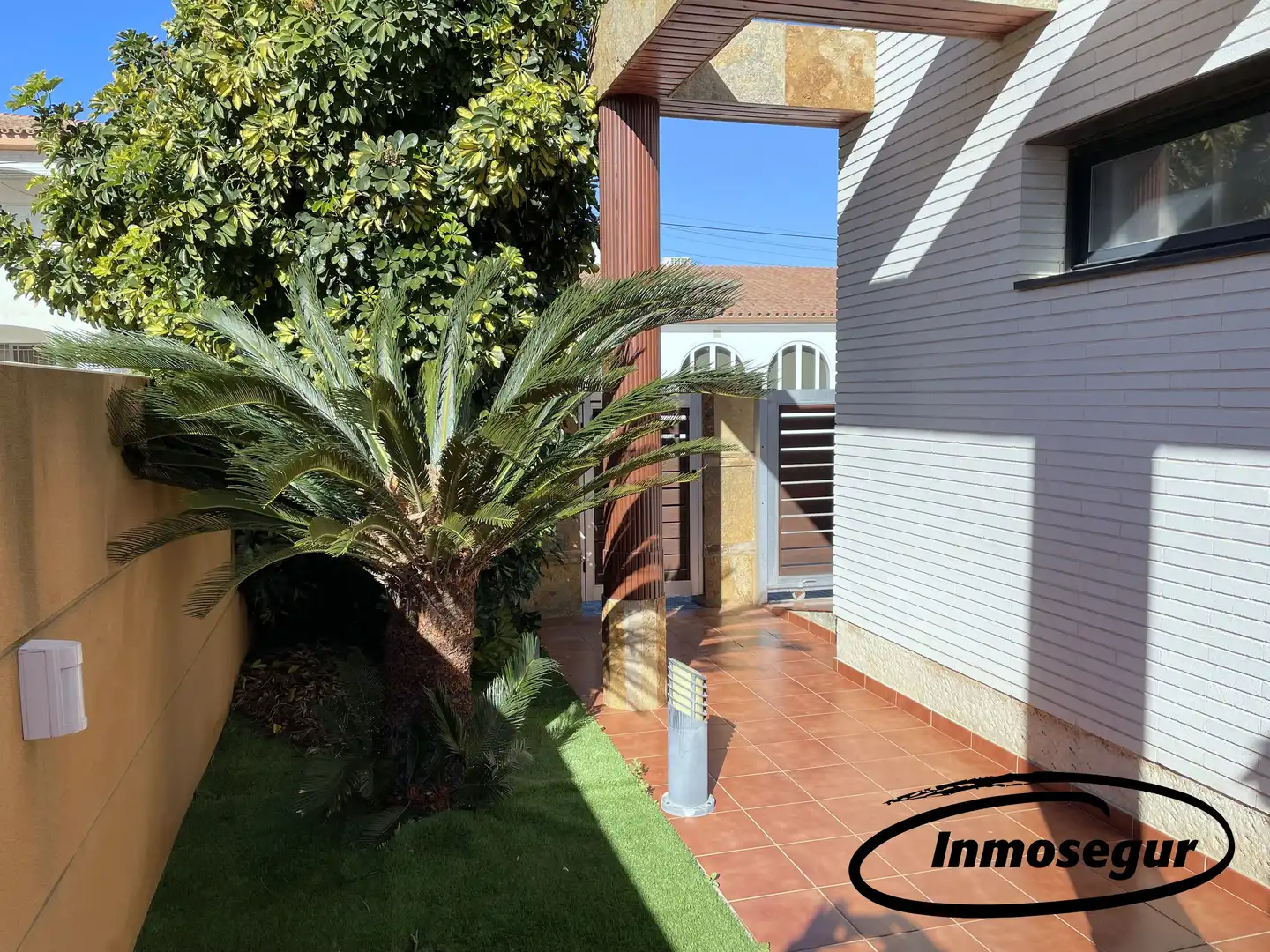 Vista exterior de Casa o xalet en venda en Cambrils amb Aire condicionat, Calefacció i Jardí privat