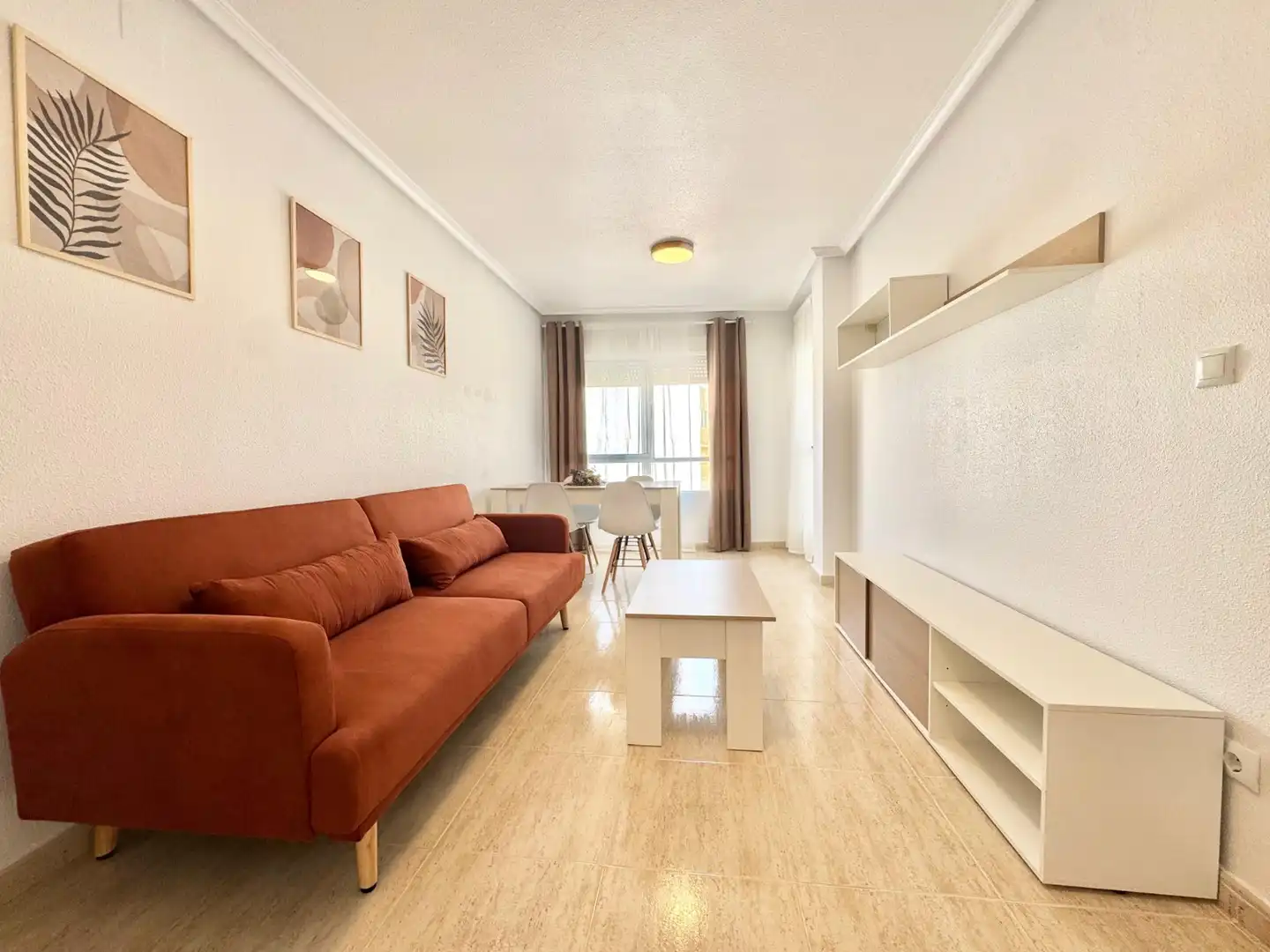 Sala d'estar de Apartament de lloguer en Guardamar del Segura amb Aire condicionat, Moblat i Rentadora
