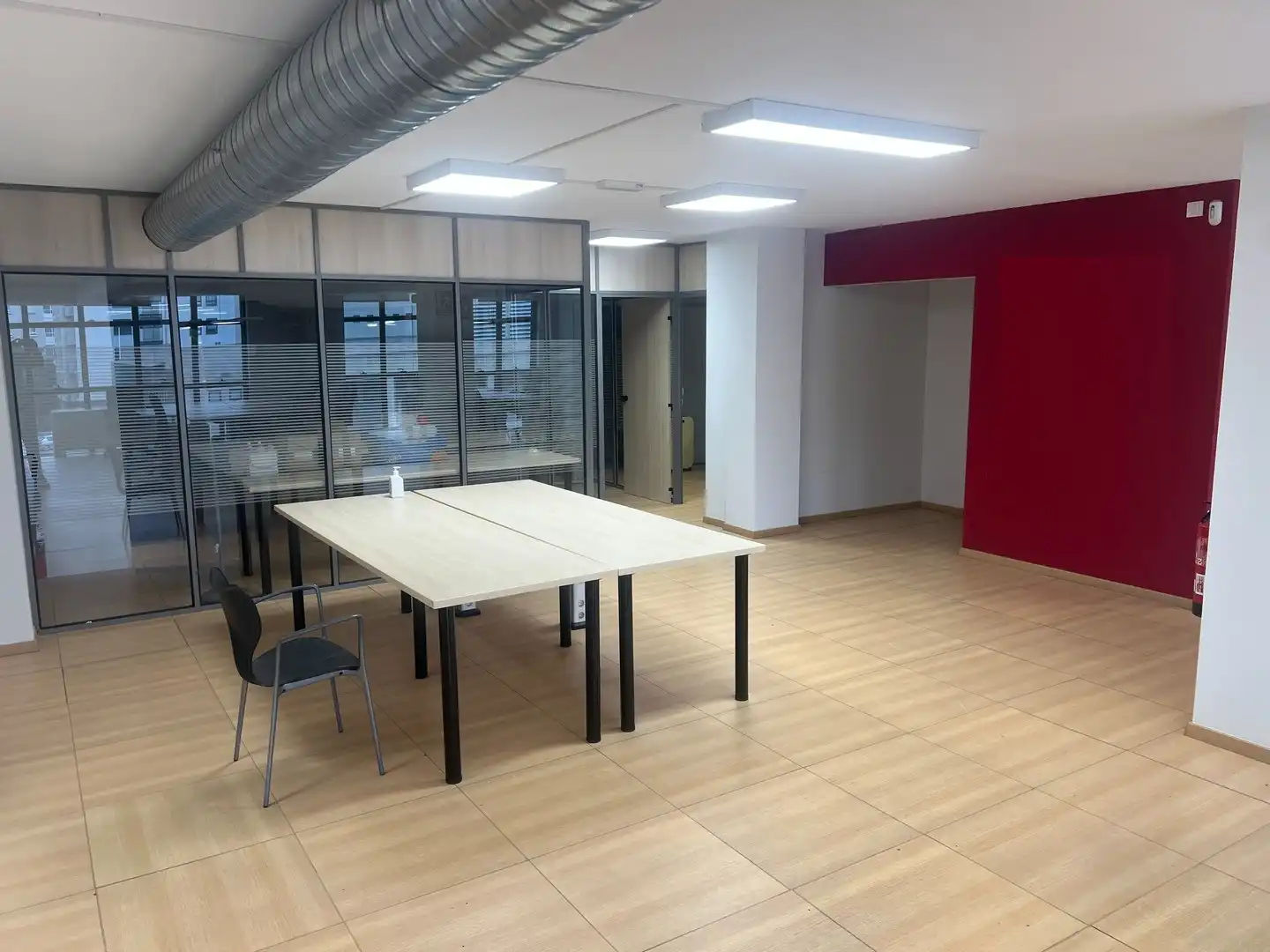 Oficina de alquiler en A Coruña Capital  con Aire acondicionado, Calefacción y Amueblado