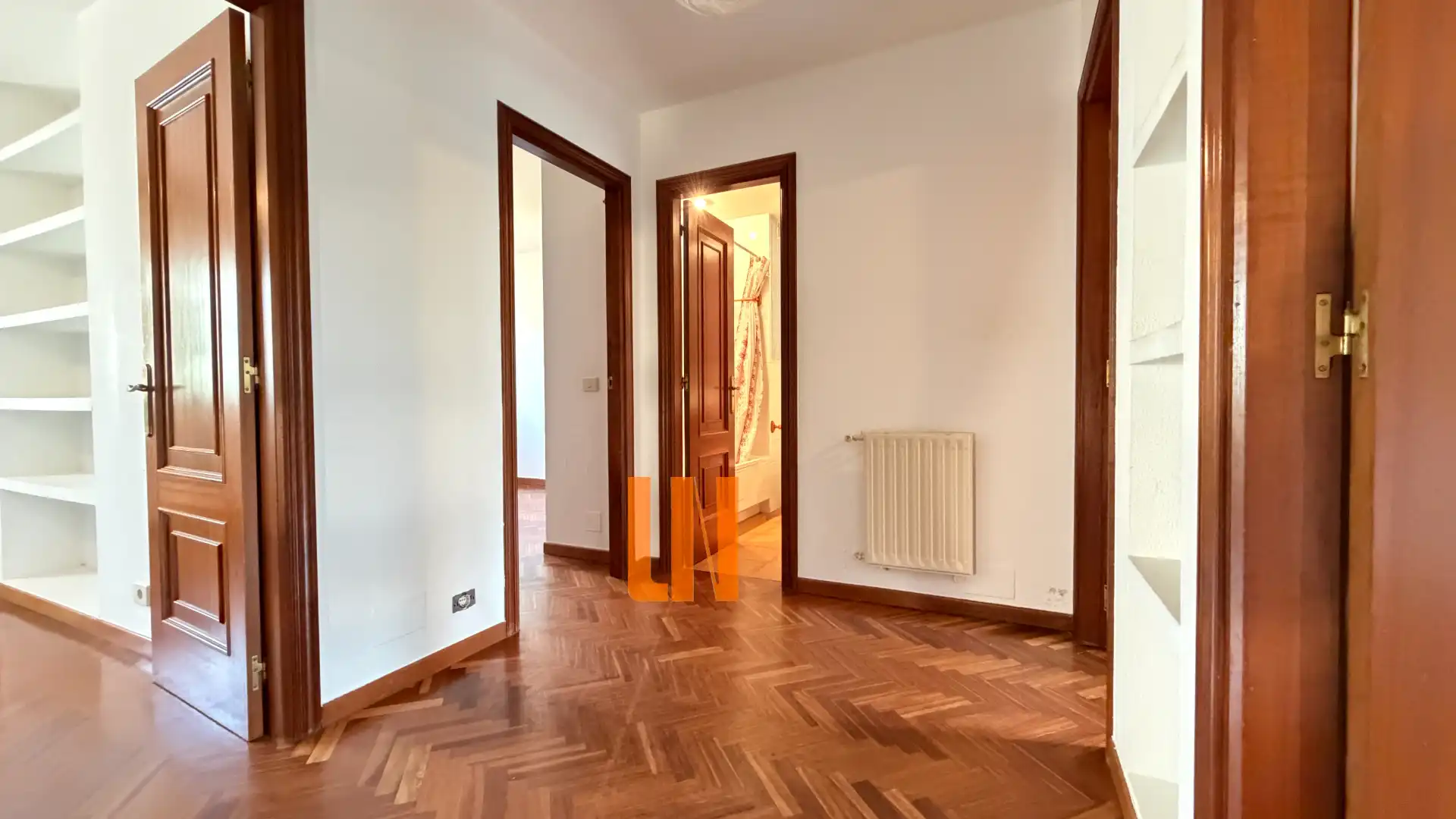 Casa adosada en venta en Oleiros con Calefacción, Jardín privado y Parquet