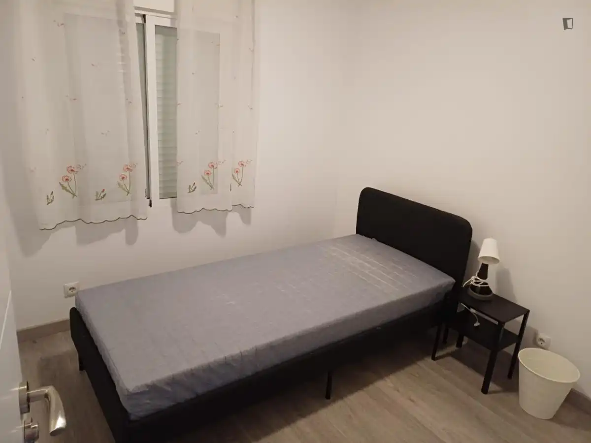 Dormitori de Apartament per a compartir en Azuqueca de Henares amb Aire condicionat, Calefacció i Moblat
