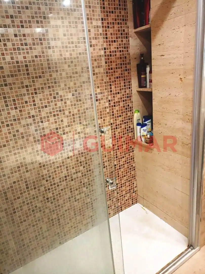 Bany de Pis en venda en Barcelona amb Aire condicionat, Jardí privat i Parquet