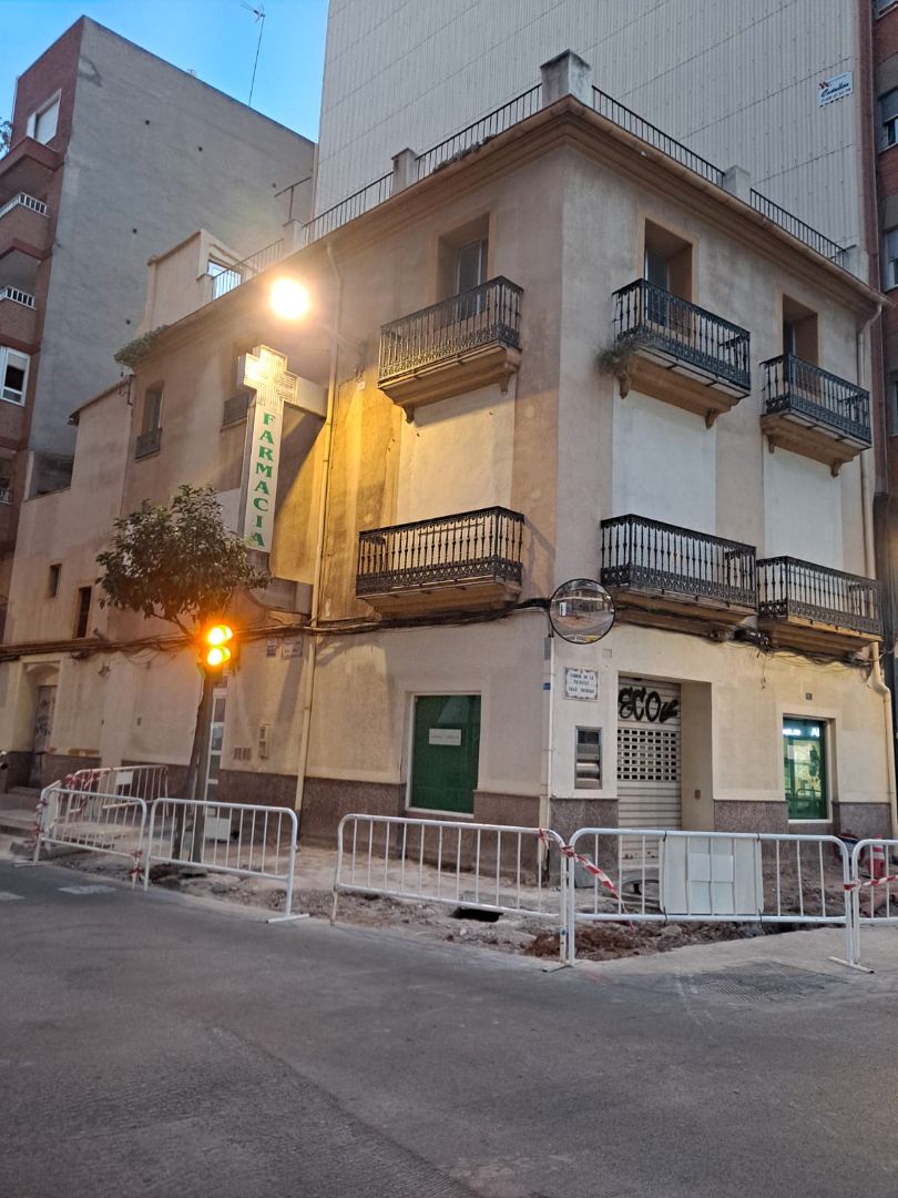 Vista exterior de Edifici en venda en Castellón de la Plana / Castelló de la Plana