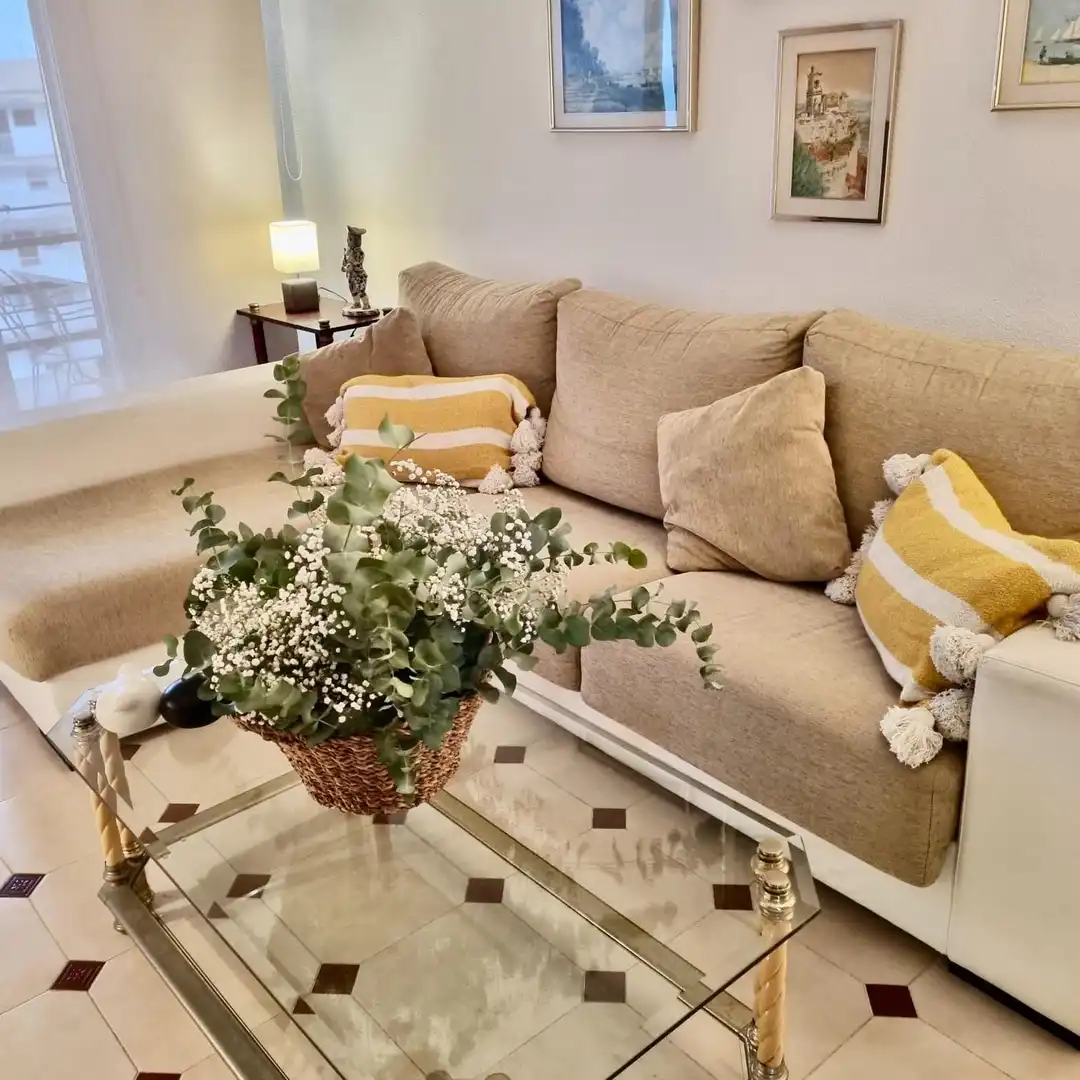 Sala de estar de Apartamento de alquiler en Benicasim / Benicàssim con Calefacción, Jardín privado y Terraza