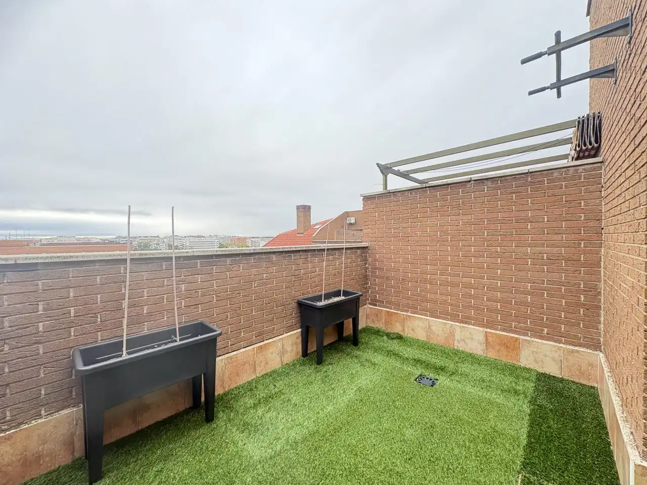Terraza de Dúplex de alquiler en Alcalá de Henares con Calefacción, Terraza y Trastero