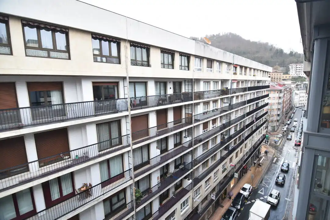 Vista exterior de Dúplex en venta en Eibar con Calefacción