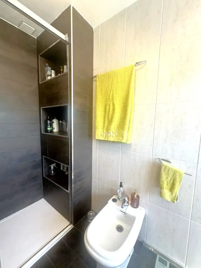 Badezimmer von Einfamilien-Reihenhaus zum Verkauf in Algete mit Klimaanlage, Heizung und Privatgarten