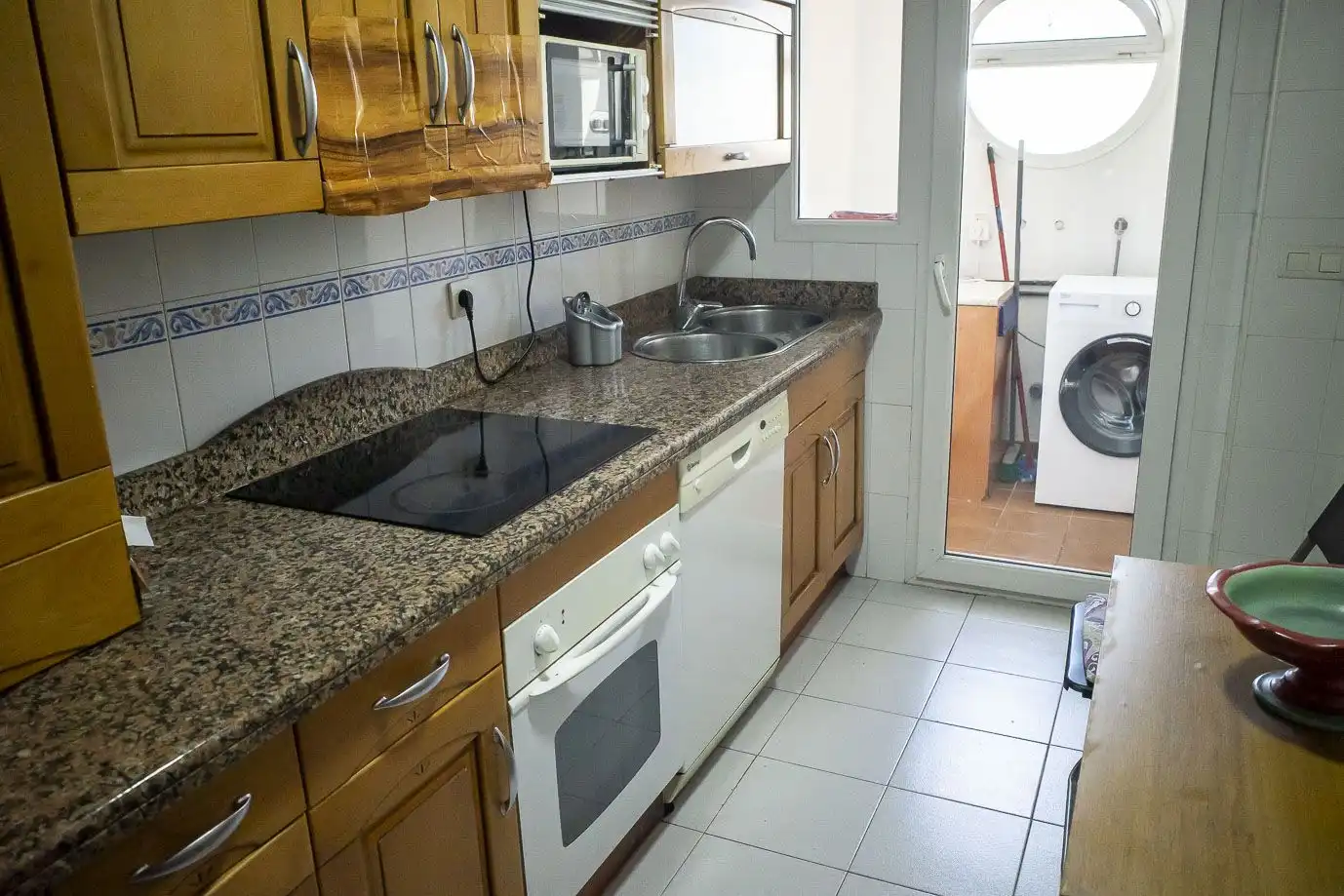 Küche von Wohnung zum Verkauf in Málaga mit Klimaanlage, Terrasse und Abstellraum
