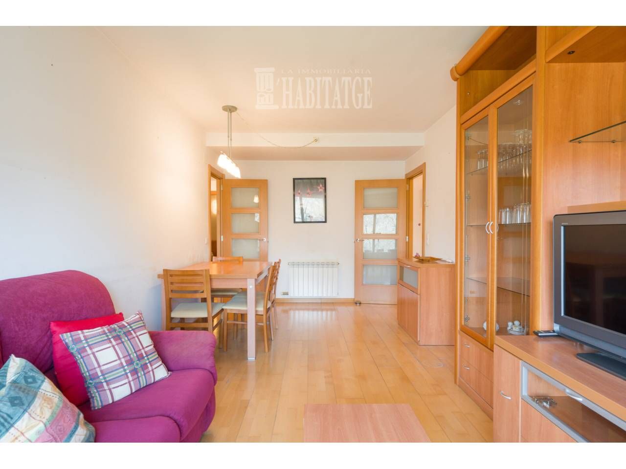 Sala de estar de Piso en venta en Vic con Calefacción, Parquet y Amueblado