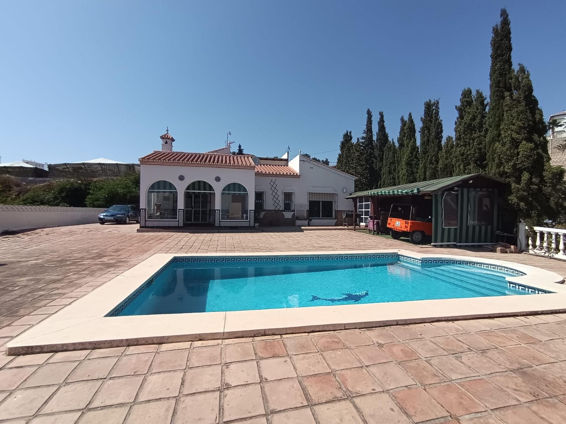 Schwimmbecken von Haus oder Chalet zum verkauf in Algarrobo mit Terrasse