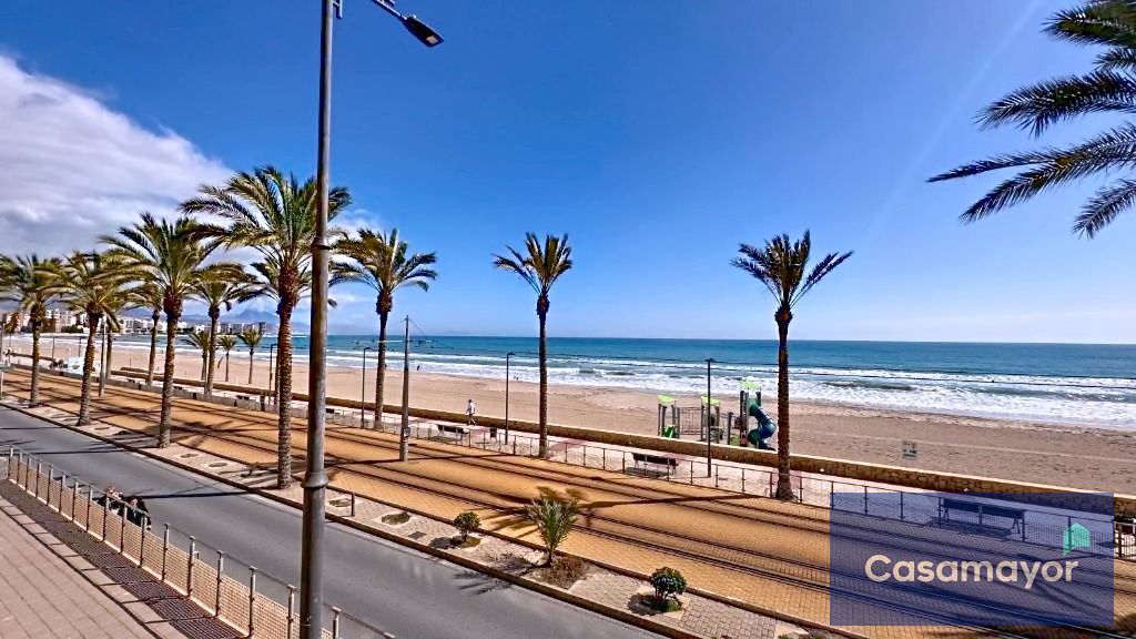 Vista exterior de Pis en venda en El Campello amb Aire condicionat, Calefacció i Jardí privat