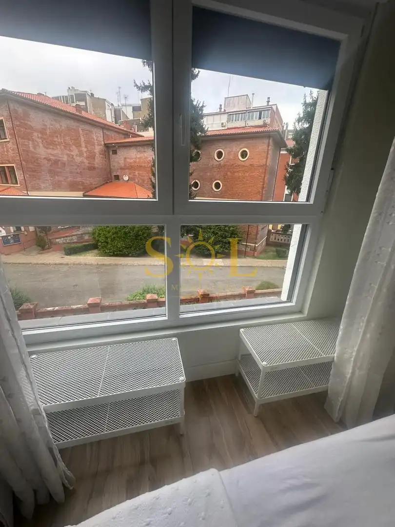 Terrassa de Pis en venda en León Capital  amb Calefacció, Moblat i TV