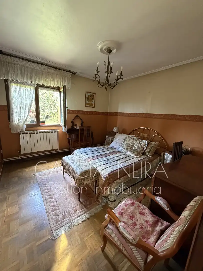 Schlafzimmer von Haus oder Chalet zum Verkauf in Siero mit Heizung, Parkett und Terrasse