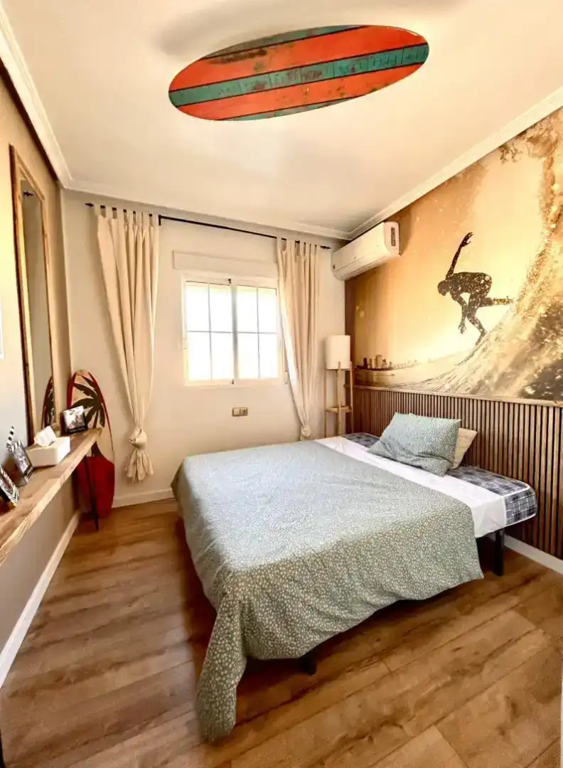 Habitación de Dúplex en venta en Orihuela con Aire acondicionado, Jardín privado y Amueblado