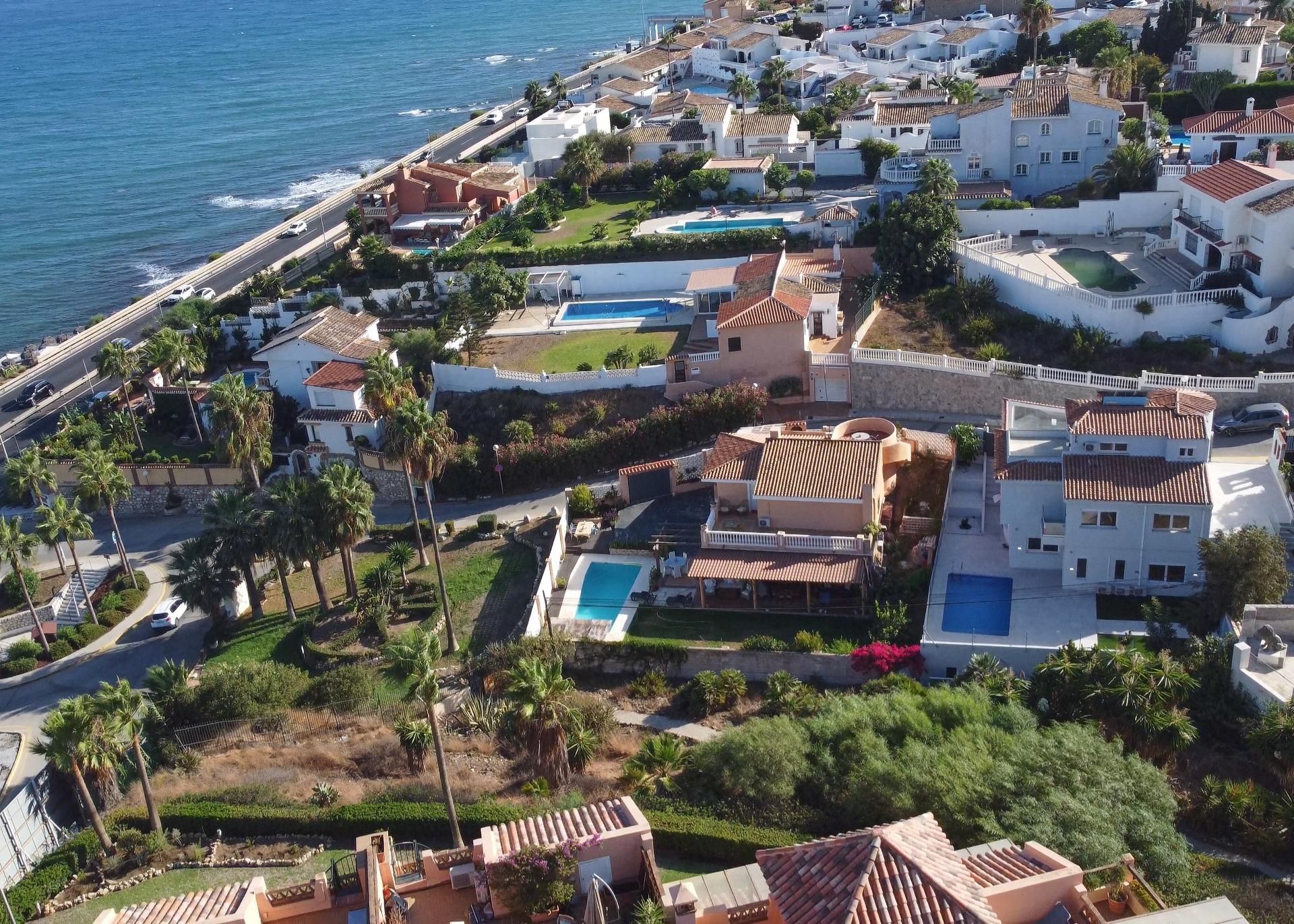 Vista exterior de Casa o xalet en venda en Mijas amb Aire condicionat, Calefacció i Jardí privat