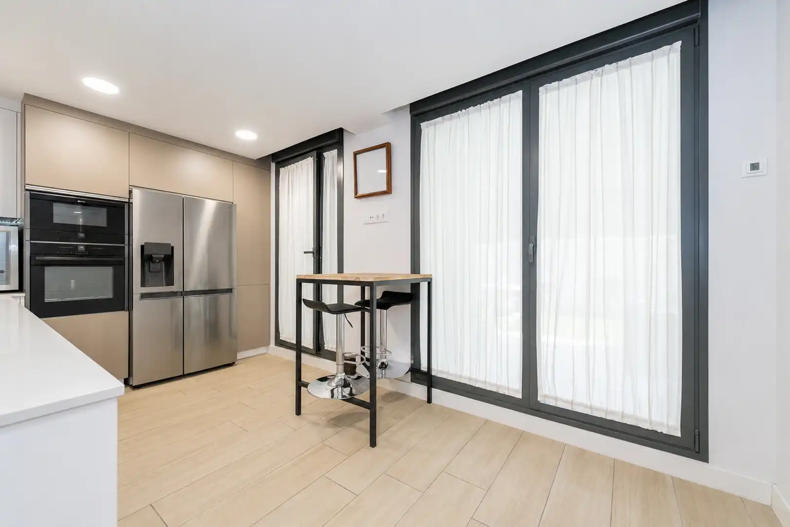 Cocina de Dúplex en venta en Majadahonda con Aire acondicionado, Calefacción y Jardín privado