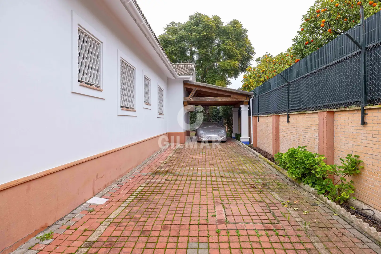 Vista exterior de Casa o xalet en venda en Sevilla amb Calefacció i Jardí privat