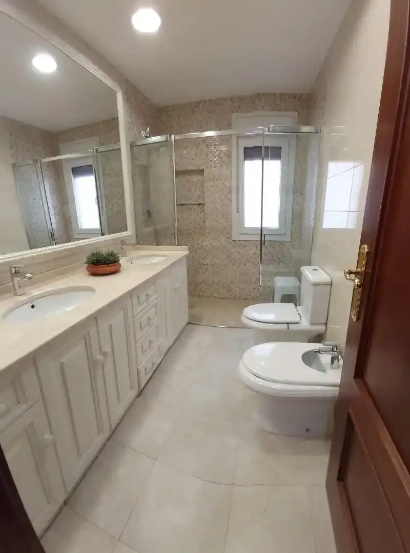 Baño de Casa o chalet en venta en Algeciras con Aire acondicionado, Jardín privado y Trastero