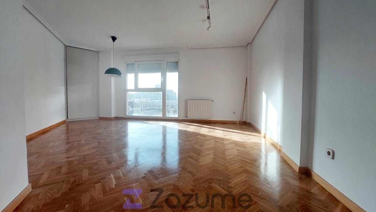 Living room of Flat for rent in  Madrid Capital  with Air Conditioner, Heating and Parquet flooring