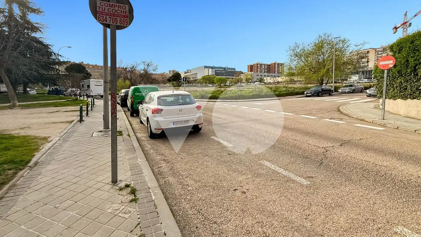 Parking de Piso en venta en Madrid con Aire acondicionado, Calefacción y Jardín privado