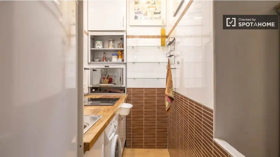Kitchen of Flat for rent in Madrid  with Air Conditioner, Heating and Furnished