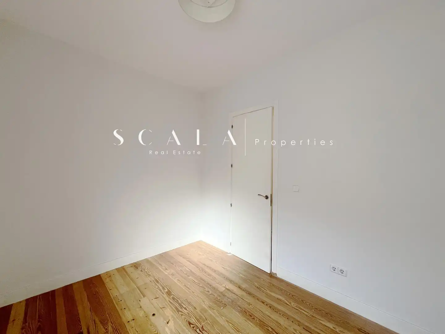 Bedroom of Attic for sale in Madrid  with Air Conditioner, Heating and Terrace