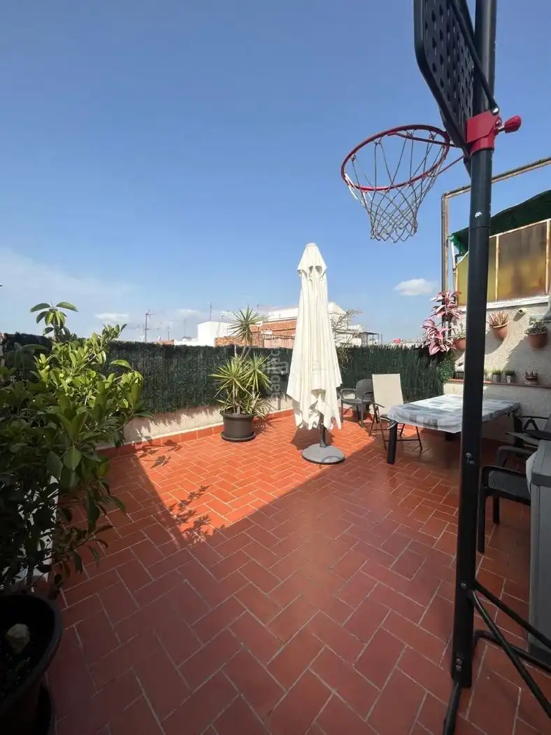 Penthouse with lift for sale in Carrer Orient 49