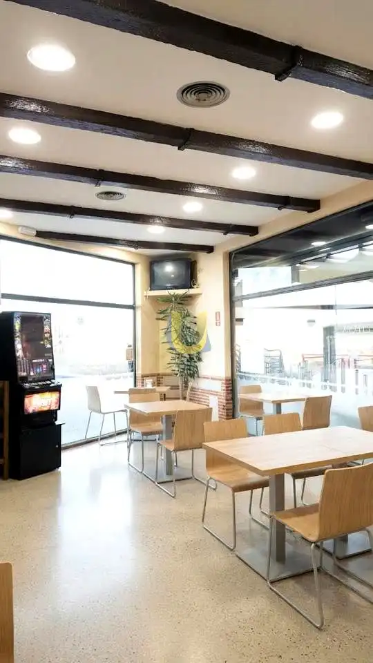 Local comercial en traspaso en Hispanoamérica - Comunidades, imagen 2
