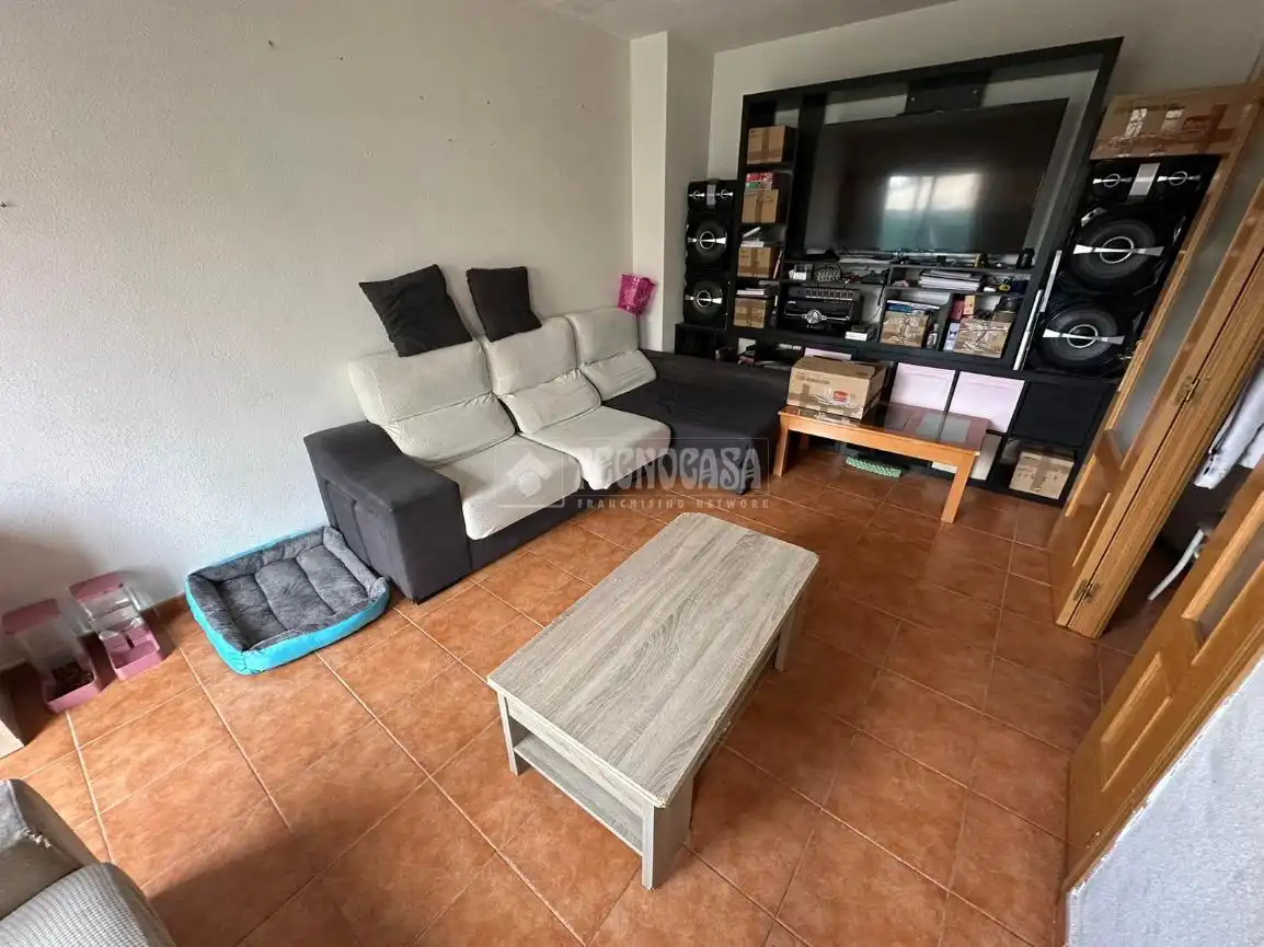 Wohnzimmer von Wohnung zum Verkauf in Meco mit Heizung
