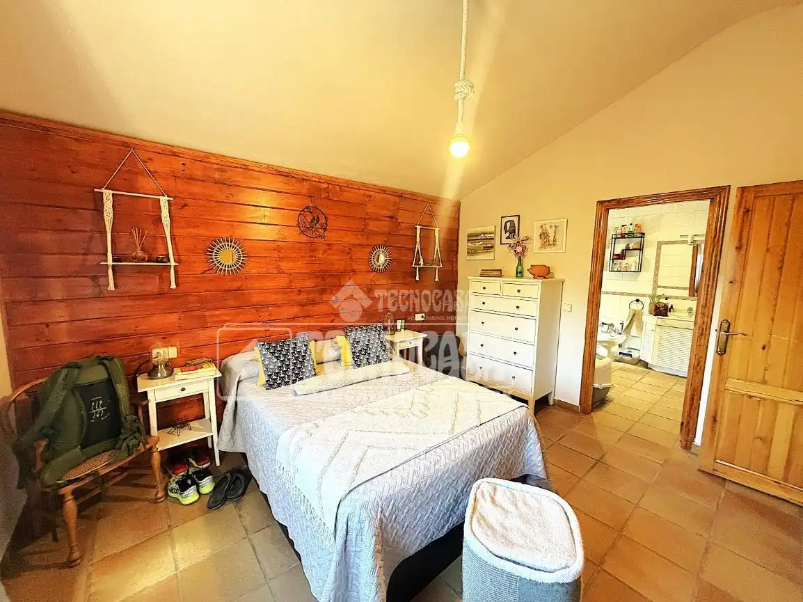 Dormitori de Casa o xalet en venda en Arcas del Villar amb Calefacció, Jardí privat i Traster