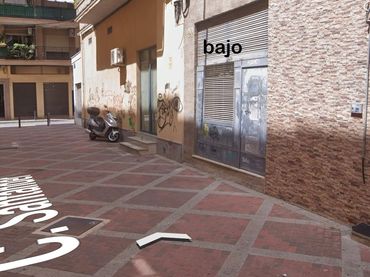 Local comercial de lloguer a Calle Santander 4