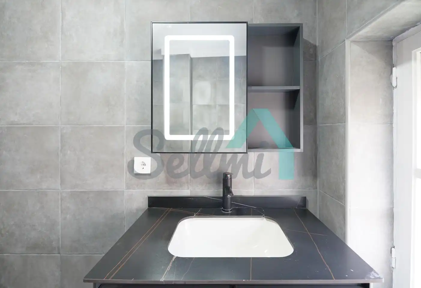 Badezimmer von Wohnung zum Verkauf in Aller mit Terrasse